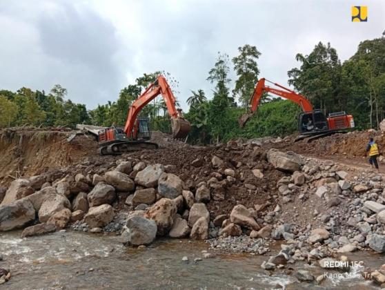 Kementerian PU Gerak Cepat Serbu Banjir Agam! Alat Berat Siaga, Warga Mulai Dievakuasi