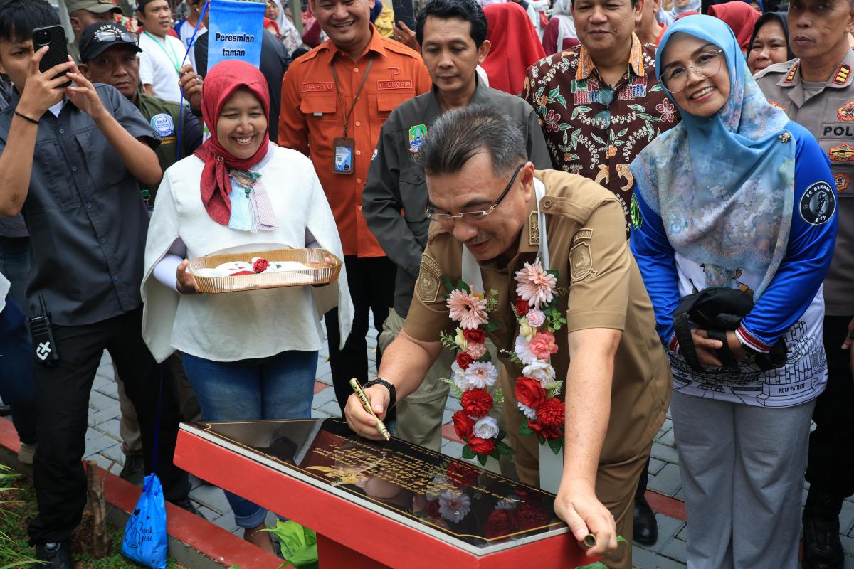 Ruang Hijau Bertambah, Wakil Wali Kota Bekasi Hadir di Peresmian Taman Sakura RW 017 Jakasampurna