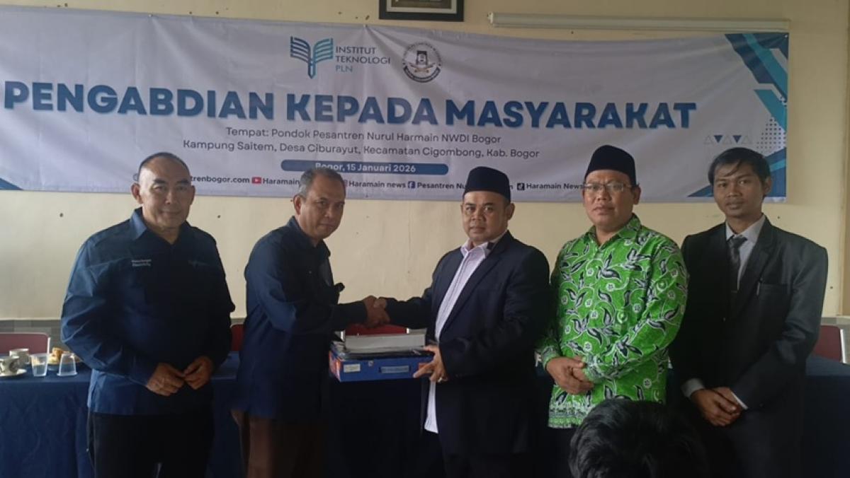 Ajak Santri Bijak Bermedia Sosial, Dosen ITPLN Gelar Pelatihan Literasi Digital