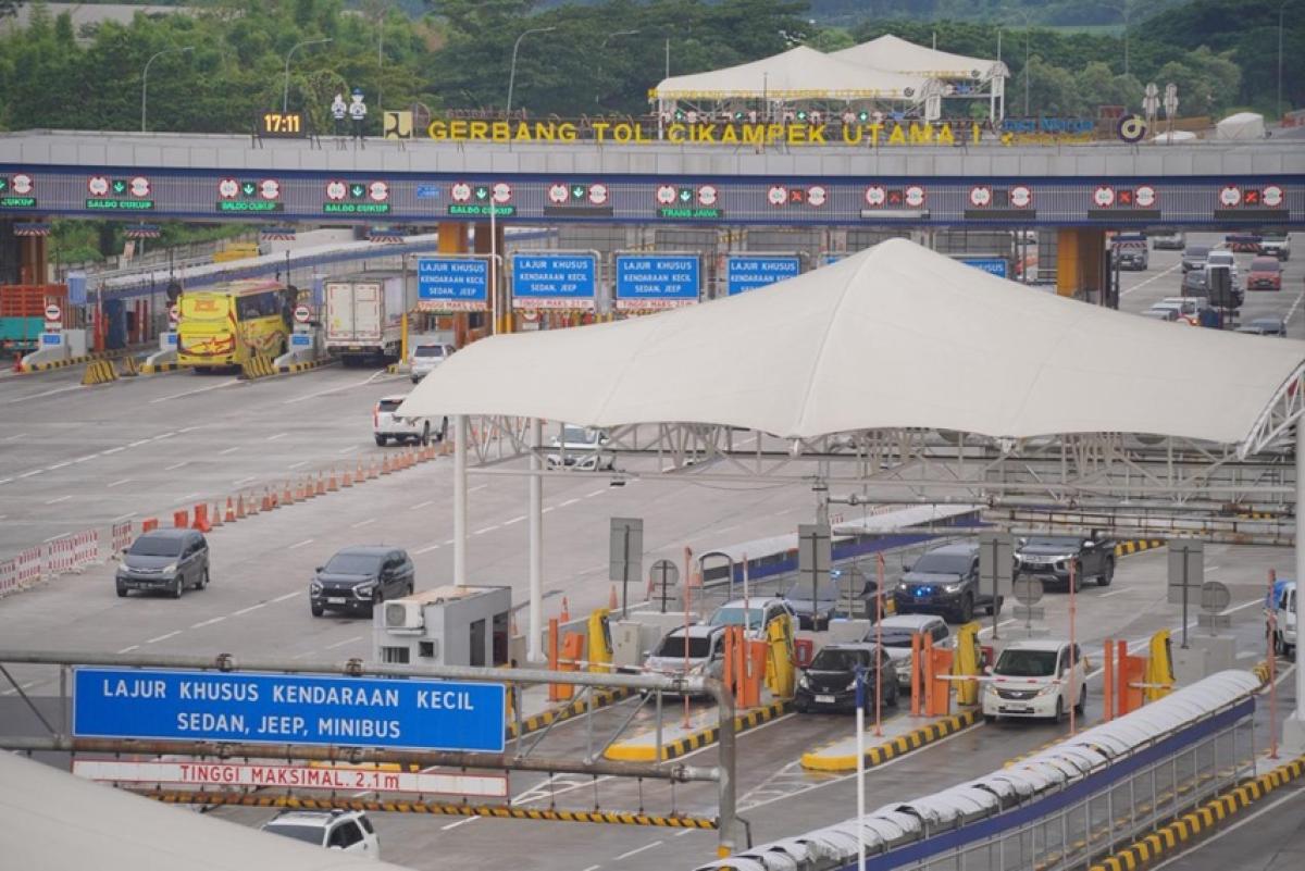 Libur Isra Mikraj 2026: Volume Kendaraan di Tol Trans Jawa Meledak, Arah Semarang dan Solo Naik Drastis!