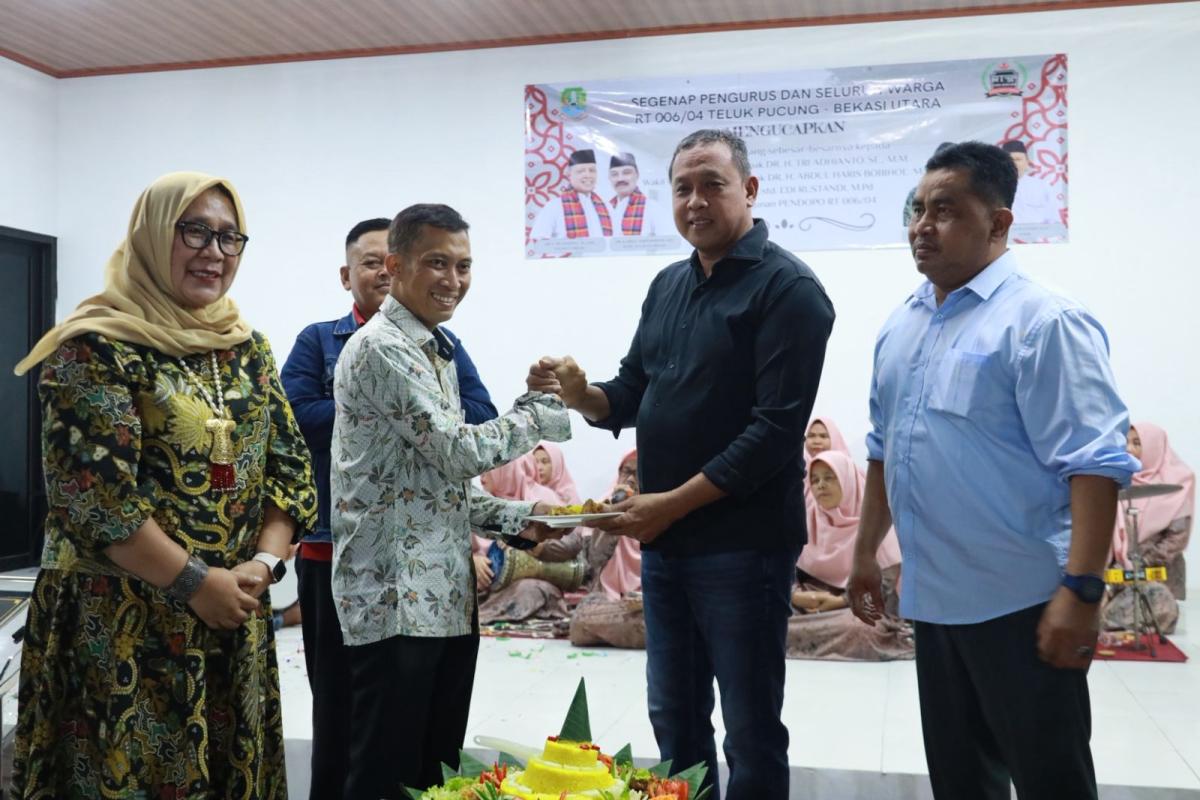 Realisasi RW Bekasi Keren, Wali Kota Bekasi Resmikan Pendopo RW 04 Teluk Pucung