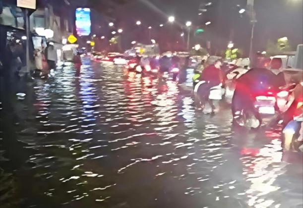 Jakarta Lumpuh Malam Ini! Tiga Titik Terkritis Terkepung Banjir dan Macet Luar Biasa