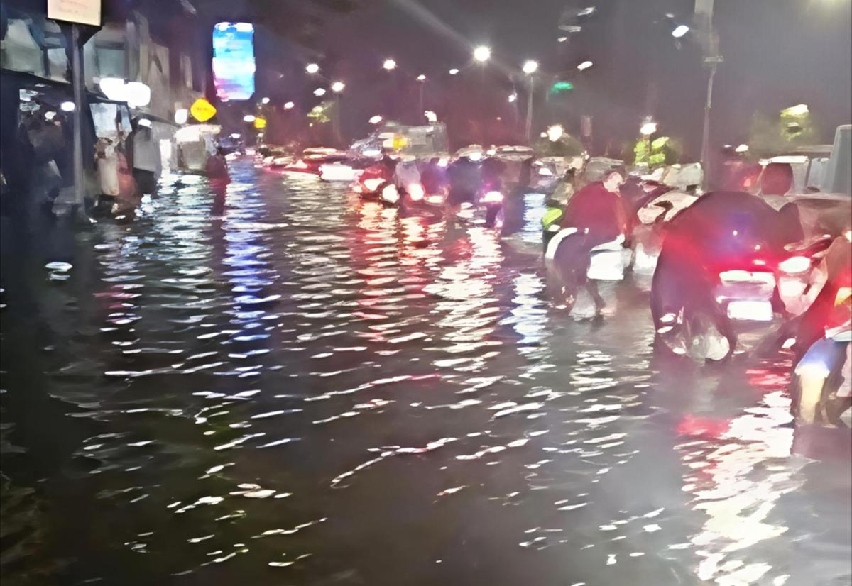 Jakarta Lumpuh Malam Ini! Tiga Titik Terkritis Terkepung Banjir dan Macet Luar Biasa