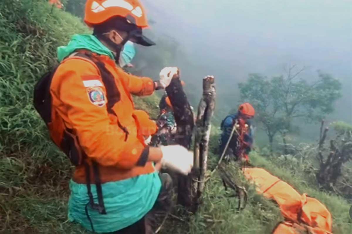 Evakuasi Udara Pagi Ini, Tim SAR Jemput 5 Jenazah Korban Pesawat ATR 42-500 yang Berhasil Ditemukan