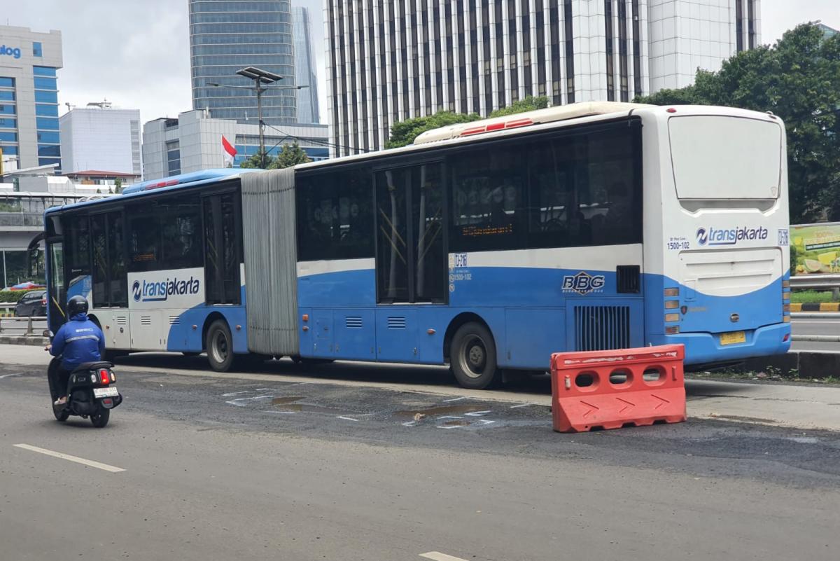 Wajib Hati Hati !! Jalan MT Haryono Hingga Gatot Subroto Banyak Lubang