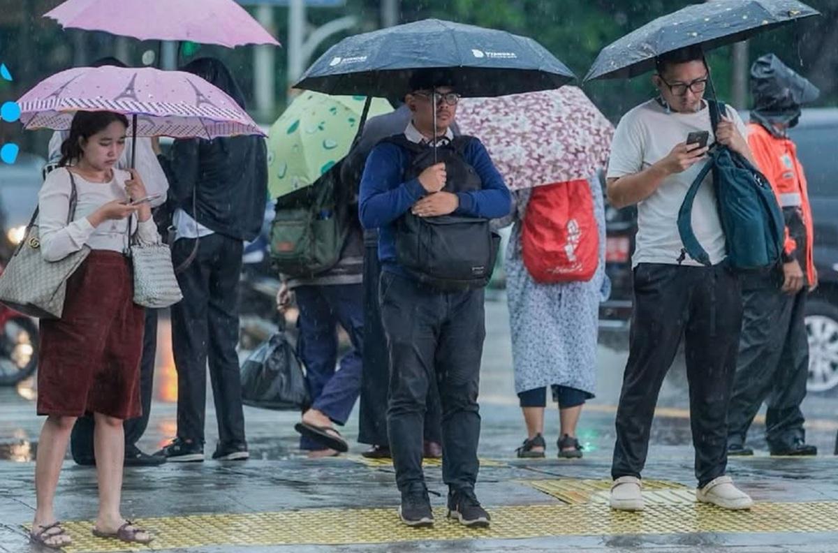Jakarta Mendung Seharian, Ini Daftar Wilayah yang Bakal Diguyur Hujan