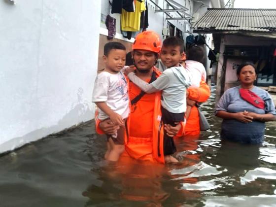 Hujan Jakarta Sudah Reda Tapi 19 RT Masih Tenggelam, Ketinggian Air Capai 1,4 Meter!