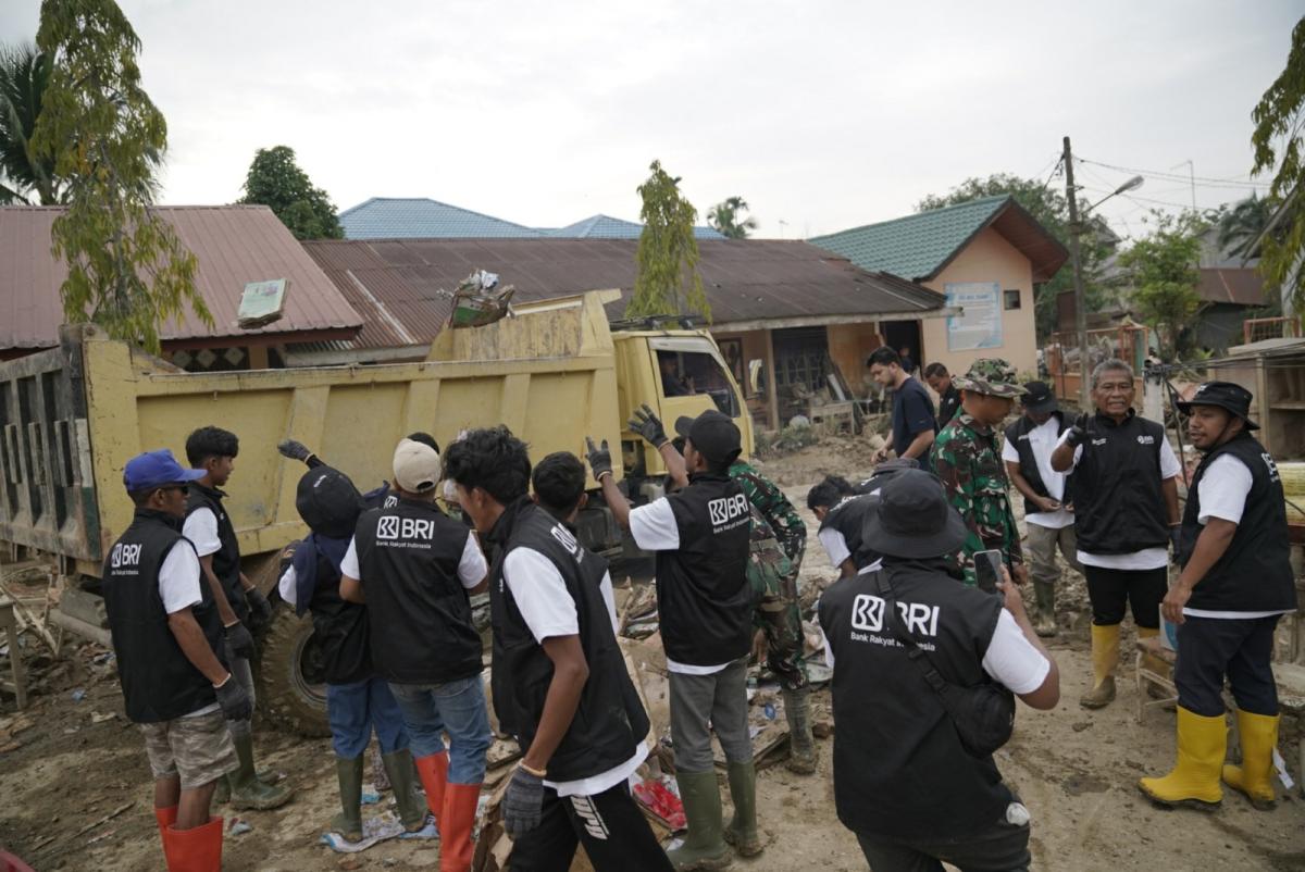 Dukung Pemulihan Pascabencana, Relawan BRI Peduli Terjun Langsung “Bersih-bersih Sekolah” di Aceh Tamiang 