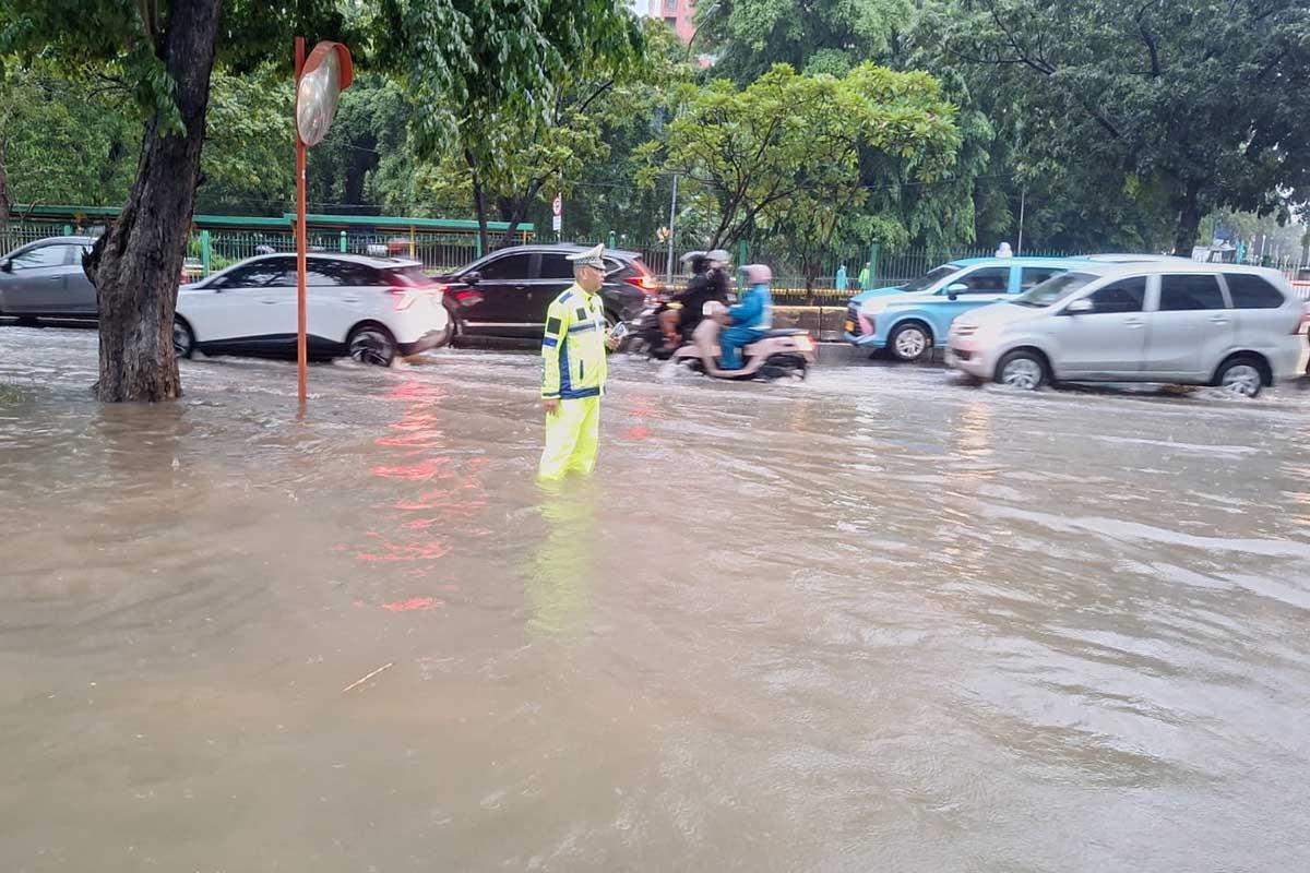 Hujan Masih Mendera, Jakarta Kembali Tergenang: Cek Titik Macet dan Penjelasan BMKG Soal Cuaca Ekstrem