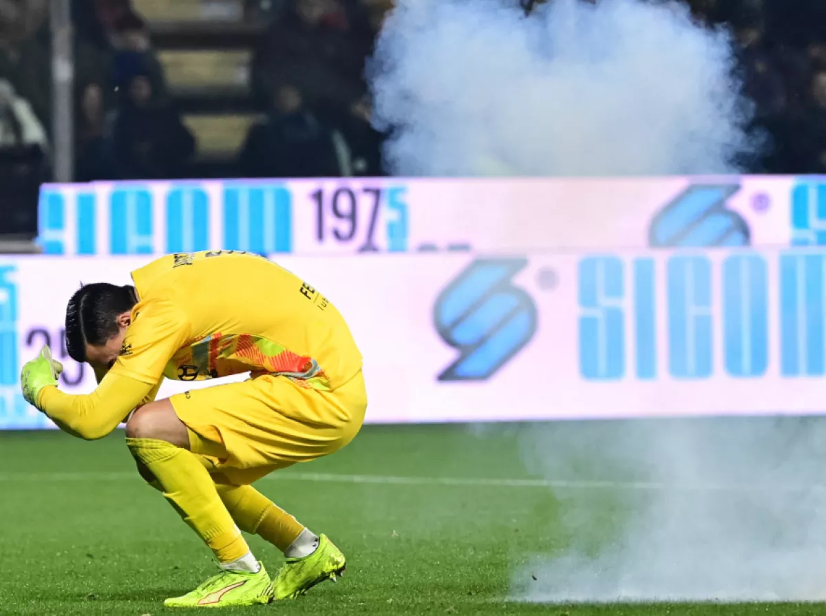 Mengerikan! Emil Audero Jadi Korban Ledakan Flare Saat Laga Inter Milan vs  Cremonese: Telinga Mendadak Tuli