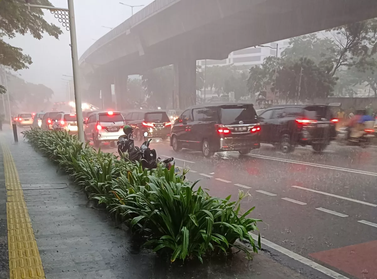 Waspada! Jakarta Diguyur Hujan Sepanjang Hari, Cek Kondisi Cuaca di Wilayahmu Sebelum Beraktivitas