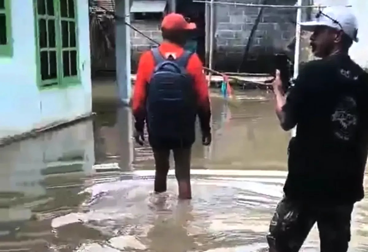 Banjir Bandang Terjang Jember, Eks Sekdes Dilaporkan Hilang Terseret Arus