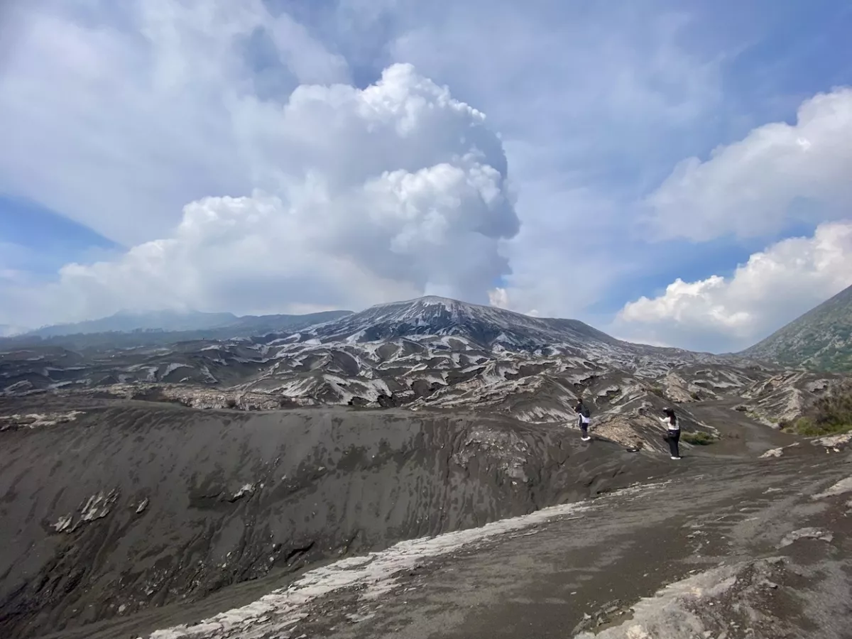 Gunung Semeru Meletus Lagi! Waspada Perluasan Awan Panas dan Aliran Lahar, Warga Diminta Jauhi Sungai