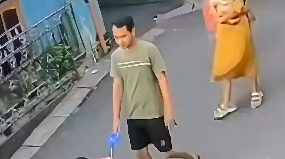 NEKAT! Bapak-Bapak Curi Paket Kurir Sambil Bawa Anak Istri di Kalibata, Polisi Langsung Buru Pelaku!