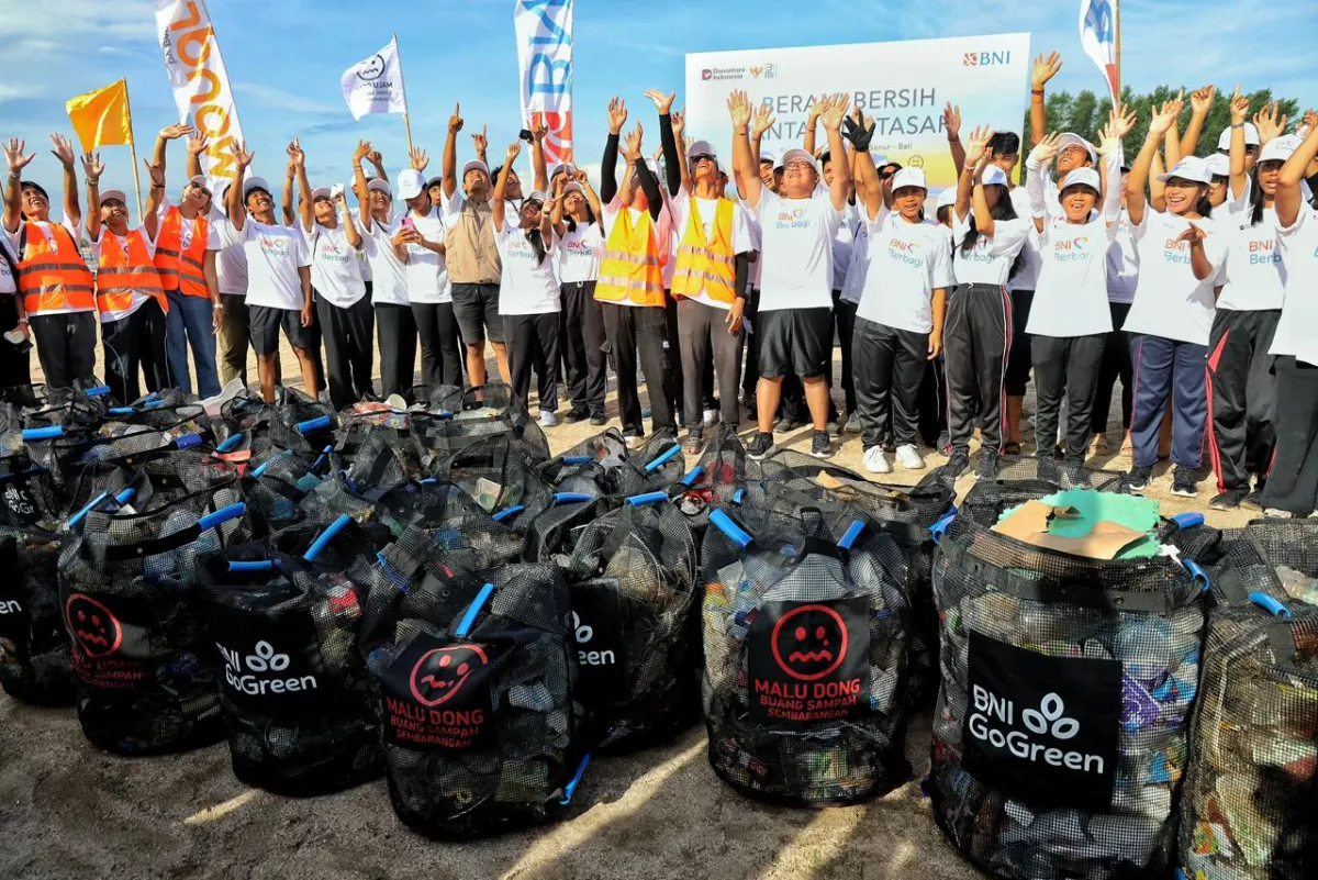 BNI Lanjutkan Aksi Bersih Pantai dengan Dukungan Sarana TPS3R Sekar Tanjung di Bali