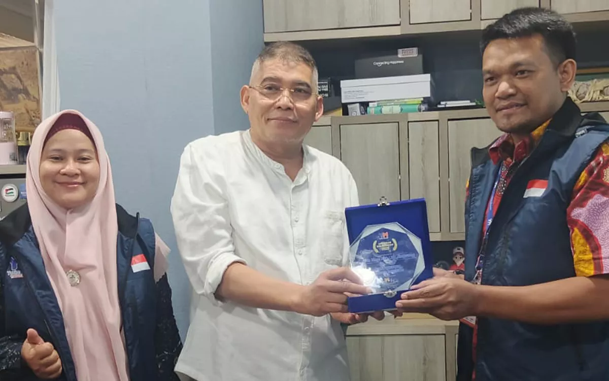 Yatim Mandiri Tangerang Memberikan Penghargaan Kepada JNE Raya