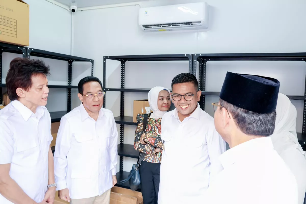 Perkuat Layanan Preventif, Gubernur Andra Soni Resmikan Pos Kesehatan Merah Putih di Pasar Anyar