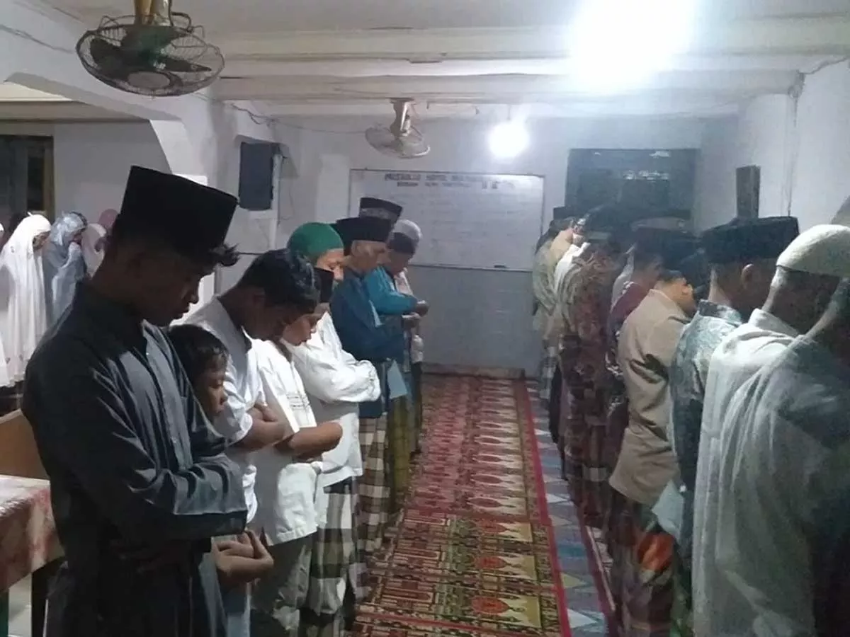 Kompak Ambil Start Duluan! Ribuan Jemaah di Tiga Provinsi Ini Sudah Puasa Ramadan Hari Ini