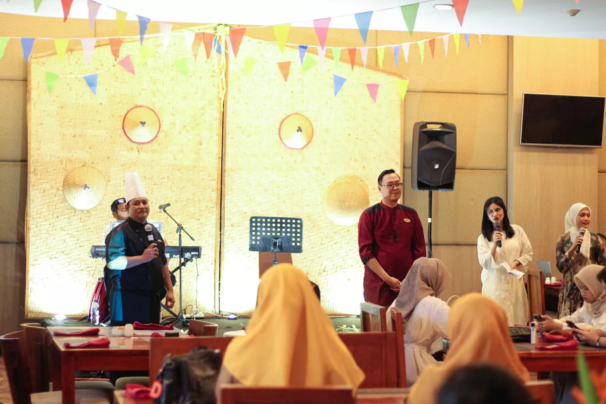 Sambut Ramadan 1447 H, Hotel Santika Banyuwangi Perkenalkan Paket Buka Puasa ‘KURMA’ Bertema East Street Food