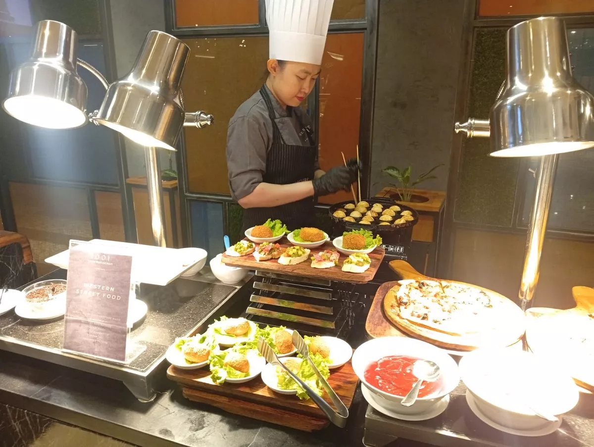 Ramadan 2026: Mercure Jakarta Cikini Sajikan Petualangan '1001 Street Food' dan Hadiah Motor Listrik