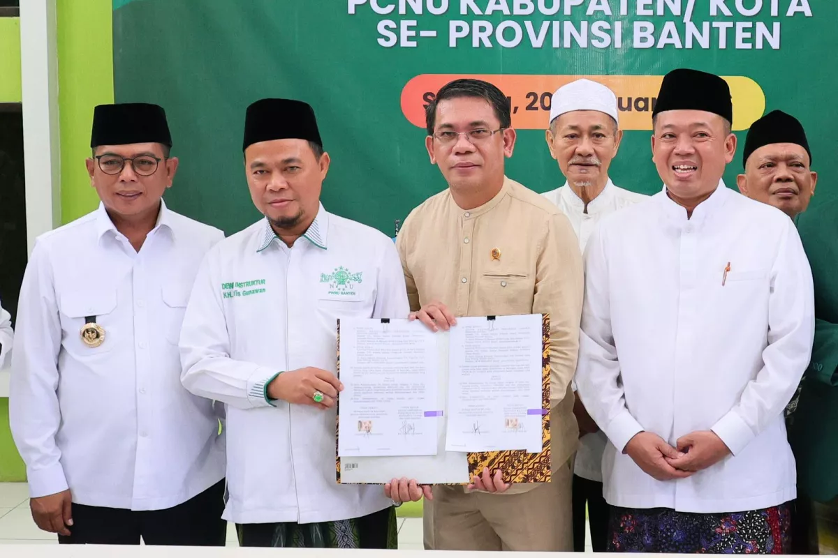 Serahkan 13 Sertipikat di Banten, Menteri ATR/Kepala BPN Ajak Organisasi Keagamaan 'Keroyok' Percepatan Sertipikasi Tanah Wakaf