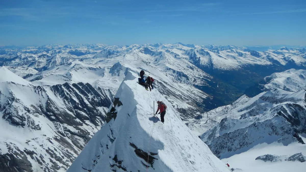 Tinggalkan Pasangan di Puncak Gunung Tertinggi Austria, Pria Ini Divonis Bersalah