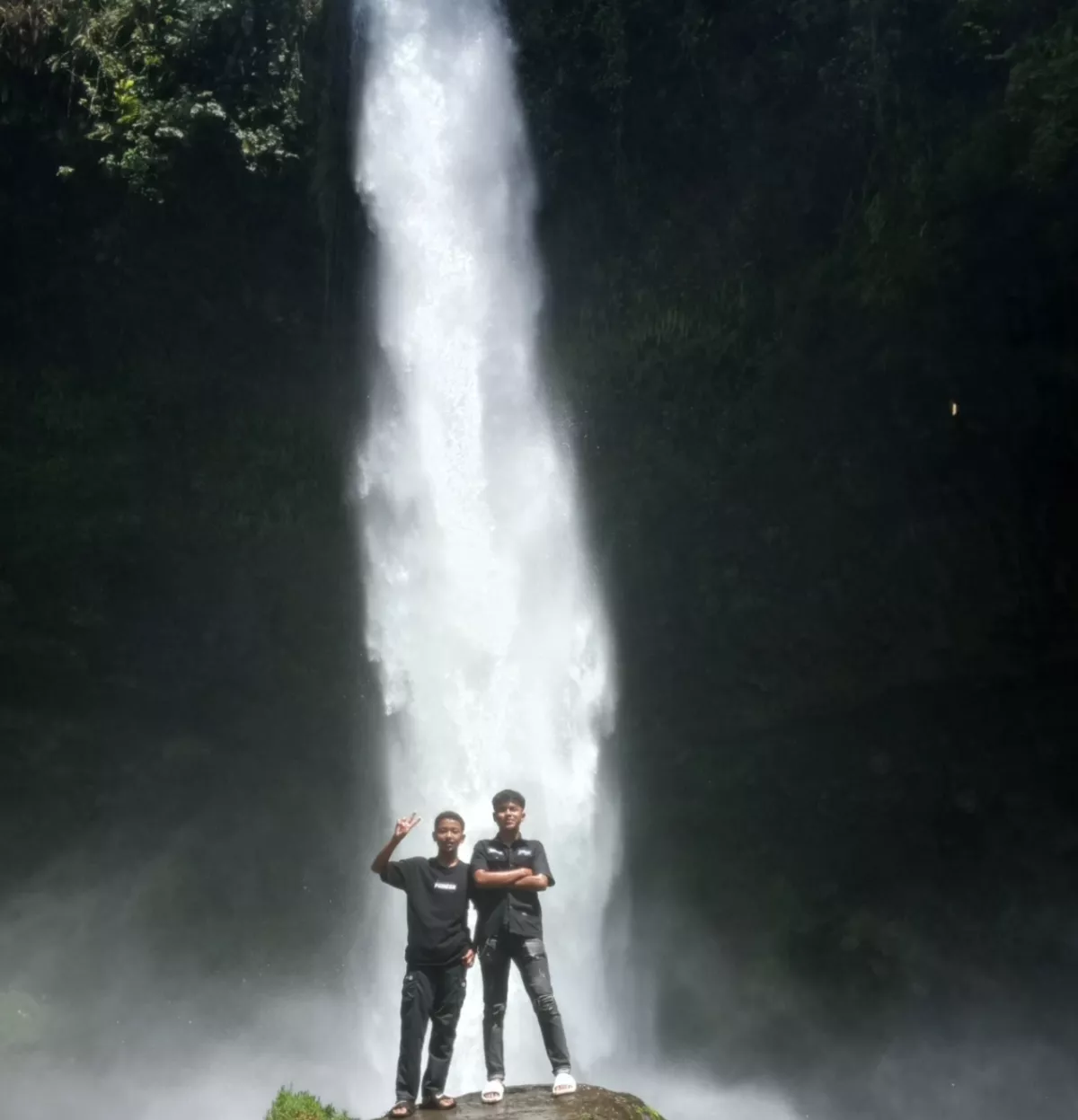 Curug Ciparay, Air Terjun Kembar di Hutan Perawan