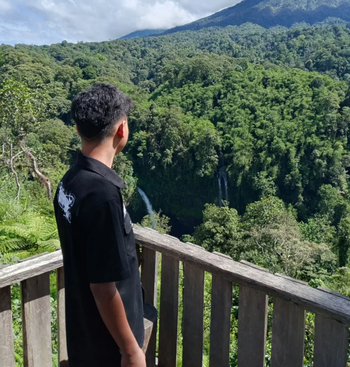 Curug Ciparay, Air Terjun Kembar di Hutan Perawan