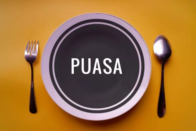 Puasa Tetap Sah Meski Lupa Niat? Ini Penjelasan Mazhab Syafi’i & Hanafi