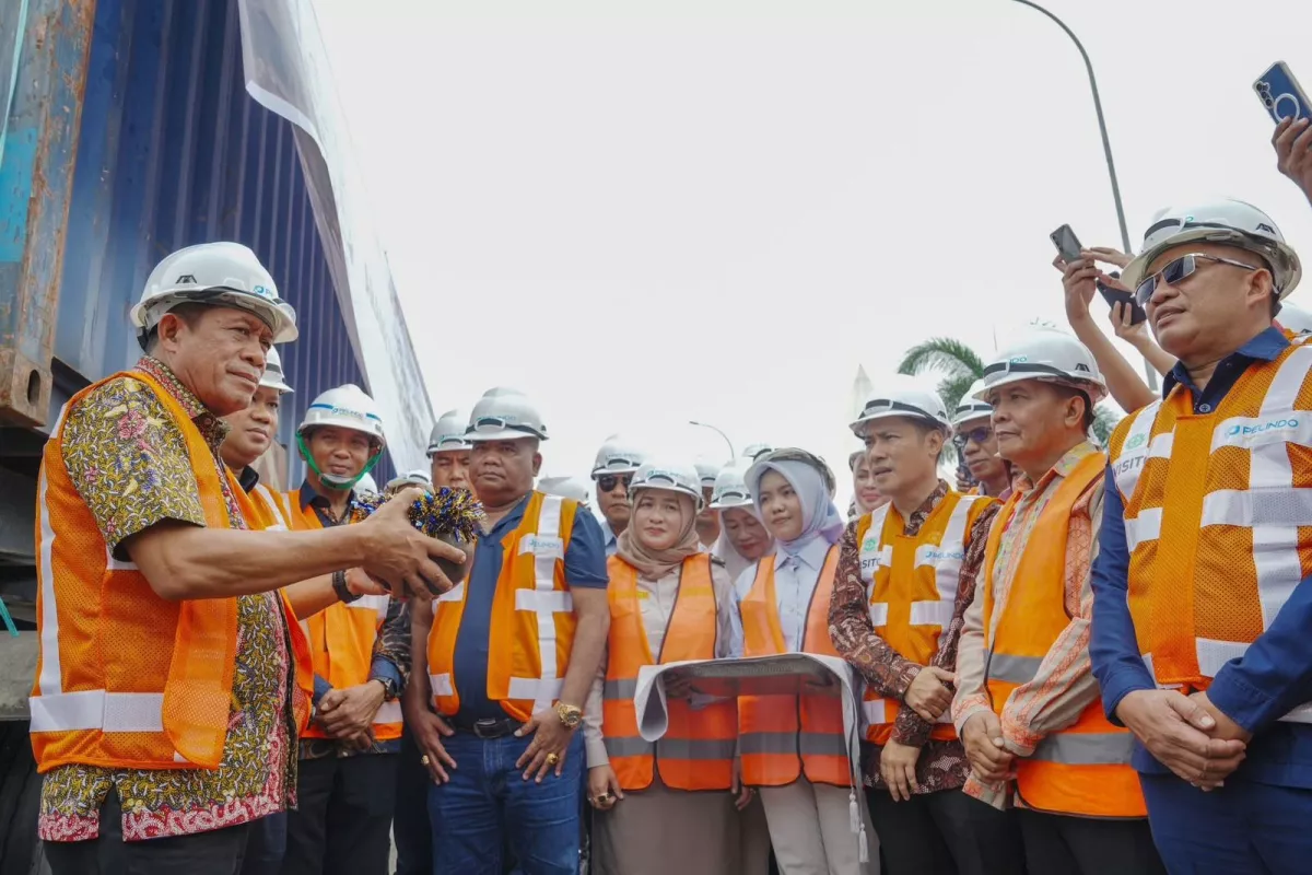 Pelindo Petikemas Dukung Koperasi Merah Putih, Ekspor 50 Ton Arang Tempurung Kelapa ke China
