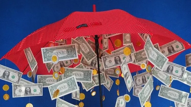 Pria Ini Mampir ke Mini Market, Iseng Beli Lotere, Menang Rp34 Miliar