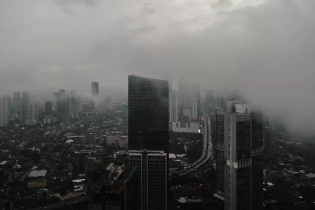Jakarta Dibayangi Mendung Tebal Hari Ini: Cek Titik Hujan dan Prakiraan Cuaca Minggu 1 Maret 2026