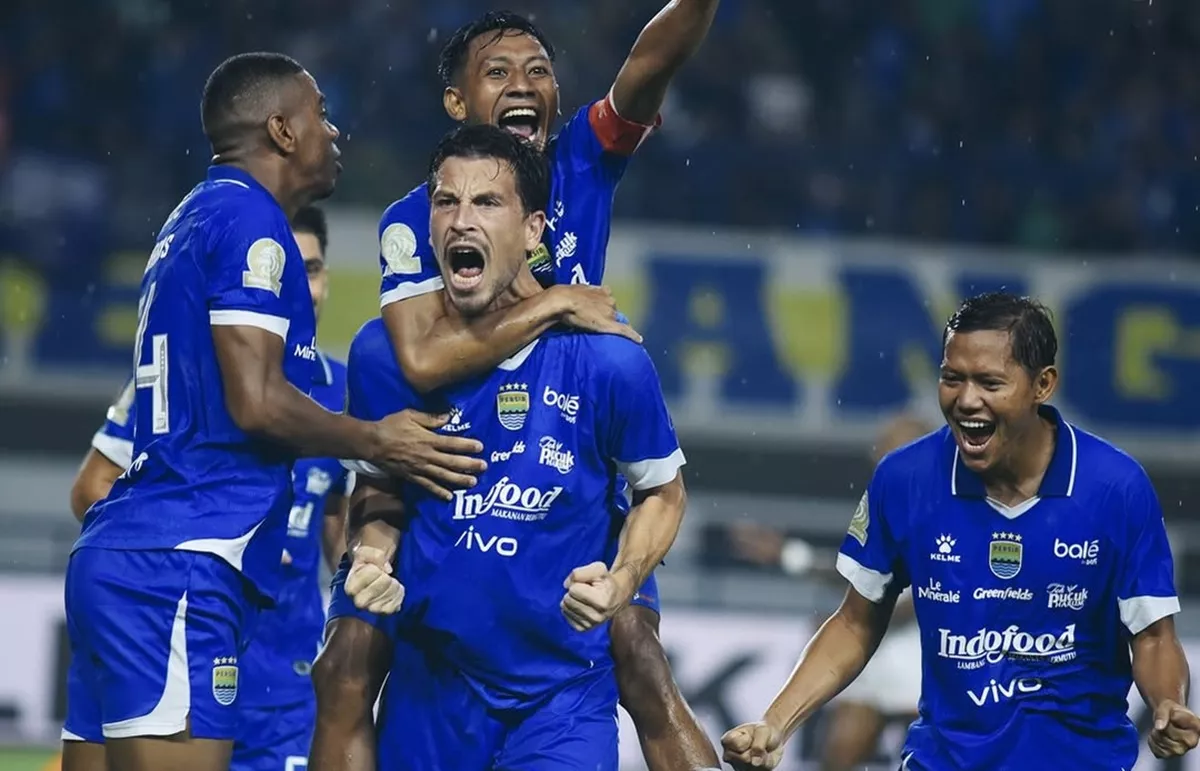 Analisis dan Prediksi Skor Persib Bandung vs Persik Kediri: Tuan Rumah Lebih Difavoritkan!