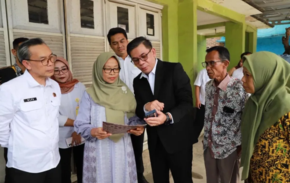 BPN Banten Serahkan Sertipikat PTSL Langsung ke Rumah Warga Desa Labuan