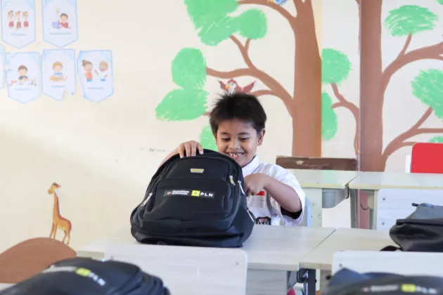 Danantara Indonesia dan PLN Salurkan 5.000 Paket Perlengkapan Sekolah ke Tiga Provinsi di Indonesia