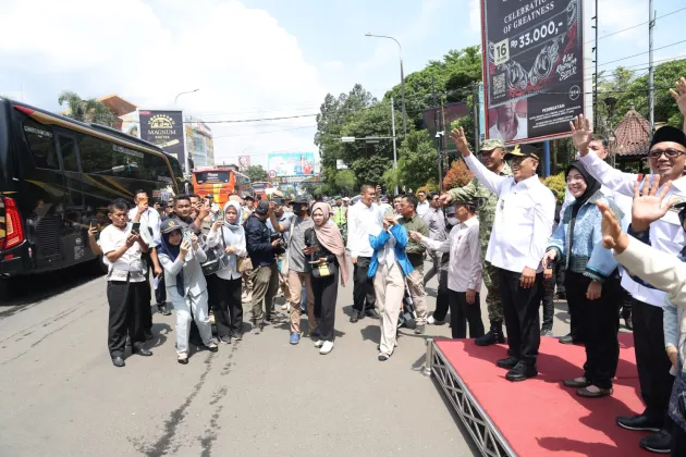 Gubernur Andra Soni Lepas 990 Peserta Program Mudik Gratis Pemprov Banten