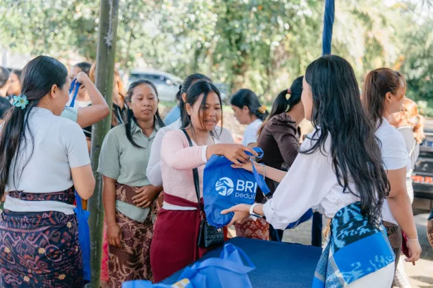 Peringati Hari Raya Nyepi 2026, BRI Peduli Salurkan CSR 2.000 Paket Sembako bagi Warga Desa Angseri dan Desa Sarimekar di Bali
