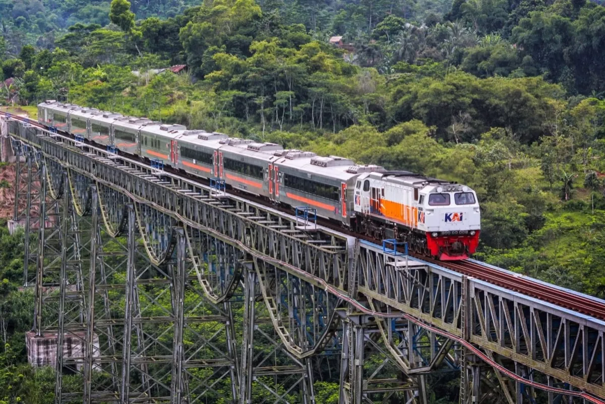 Arus Balik Lebaran Belum Reda, Penumpang Kereta di Yogyakarta Masih Membludak