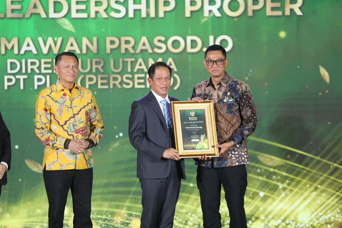 Dirut PLN Darmawan Prasodjo Raih Penghargaan Green Leadership, PLN Borong 11 PROPER Emas KLH 2025