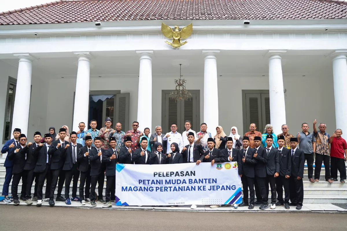 Gubernur Andra Soni Lepas Keberangkatan 21 Petani Milenial Magang di Jepang