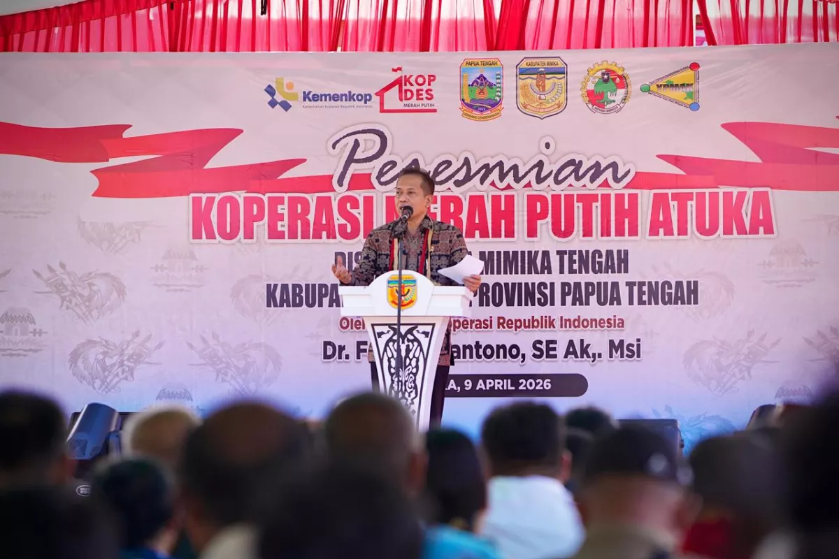 Menkop Resmikan Operasional Kopdes Merah Putih di Atuka Mimika, Papua Tengah