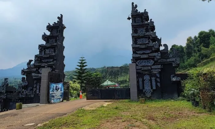Tawa Anak-anak dan Senja yang Hangat di Gunung Wayang