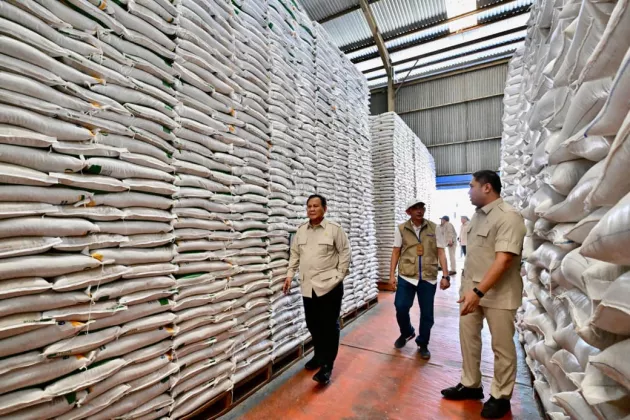 Seskab Teddy: Presiden Sidak Gudang Bulog Danurejo Magelang, Pastikan Stok Aman dan Distribusi Tepat Sasaran