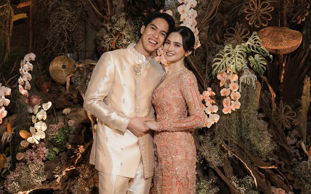 Undangan Pernikahan El Rumi dan Syifa Hadju Bocor, Benarkah Menikah April 2026?