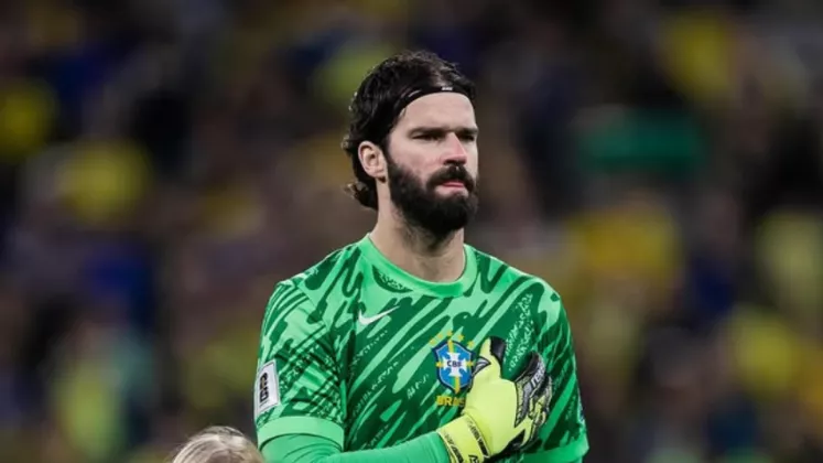 Bantah Rumor Cedera, Alisson Becker Targetkan Kembali sebelum Musim Berakhir