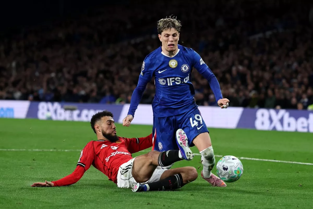 Momen Ketika Pemain Manchester United Tidak Salaman dengan Alejandro Garnacho Usai Kalahkan Chelsea