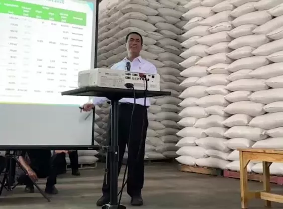 Terbongkar! Mafia Pupuk Palsu Tipu Petani Pakai Tanah, Mentan Cabut Izin 2.230 Distributor