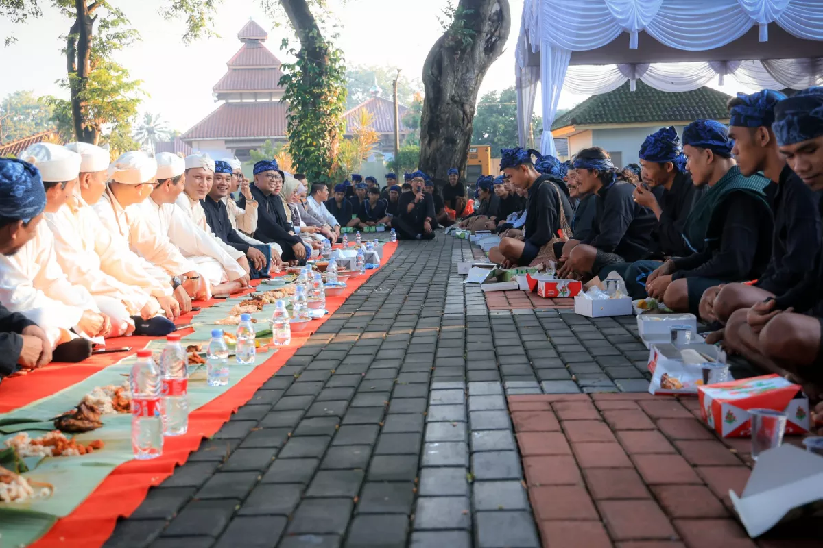 Gubernur Andra Soni Makan Pagi Bersama Warga Baduy Bangun Tradisi Keakraban di Seba 2026