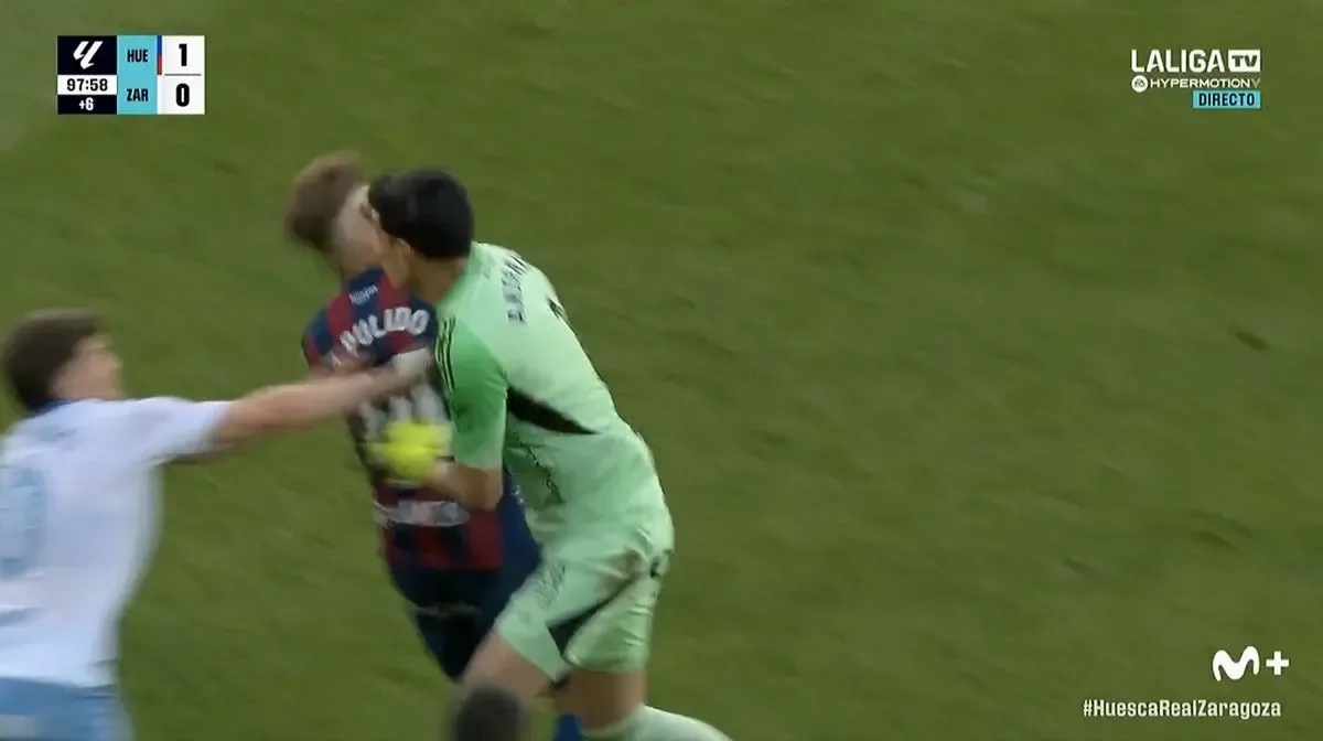 Sanksi Berat Menanti Kiper Real Zaragoza, Usai Insiden Pukulan di Derbi Aragon 