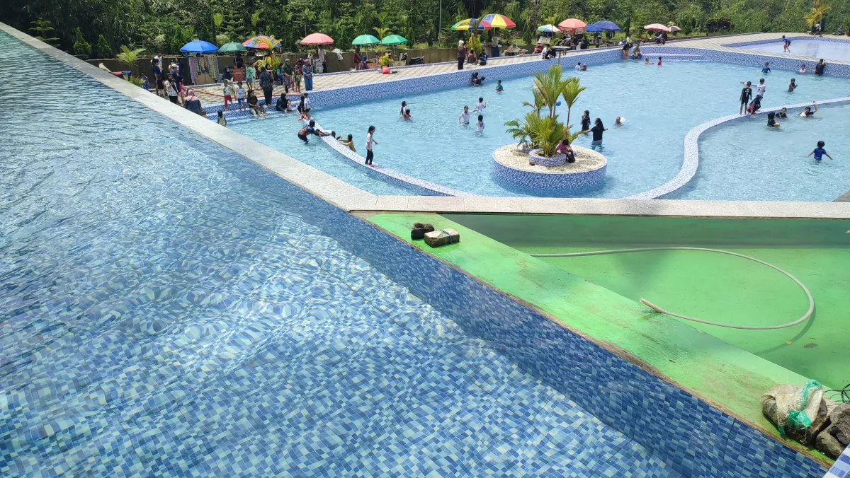 Dinginnya Kolam Renang Geger Hanjuang dan Jejak Sejarah Tasikmalaya